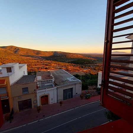 Tranquil And Spacious Townhouse In Historical And Picturesque Cervera Del Maestre 外观 照片